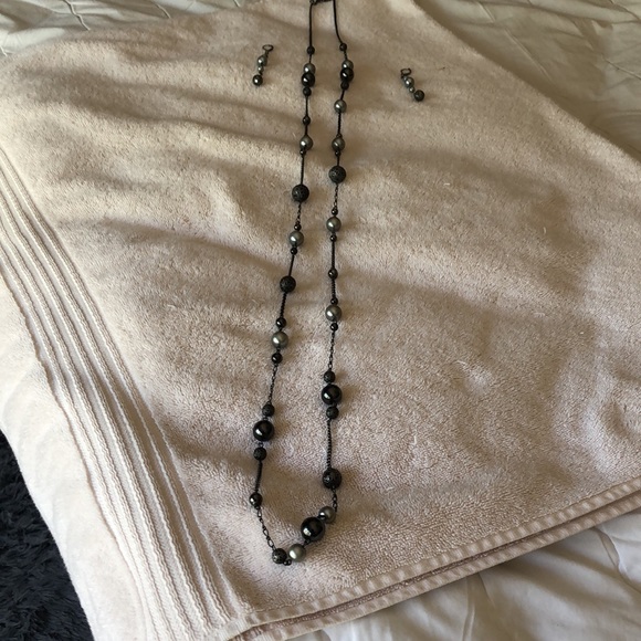 LONG NECKLACE AND EARRINGS. - Picture 3 of 4